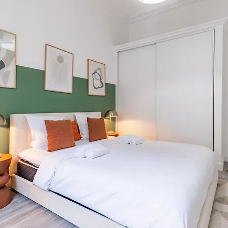Charm And Standing With 2 Bedrooms Close To Trocadero Párizs