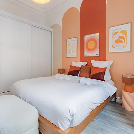 Charm And Standing With 2 Bedrooms Close To Trocadero * Paryż