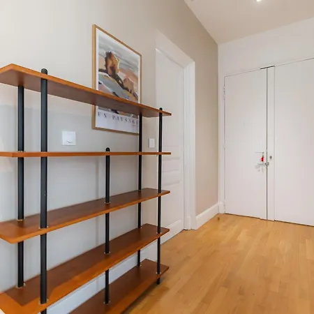 Charm And Standing With 2 Bedrooms Close To Trocadero