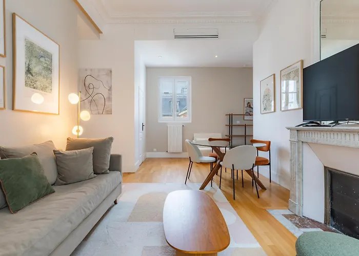 Charm And Standing With 2 Bedrooms Close To Trocadero 巴黎