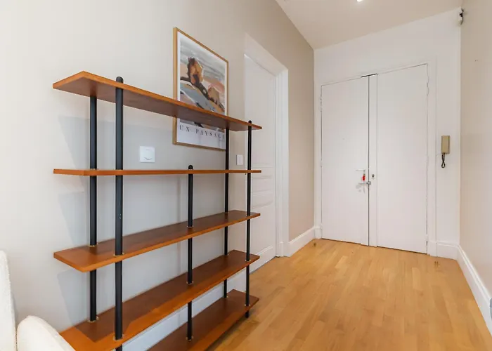 Charm And Standing With 2 Bedrooms Close To Trocadero