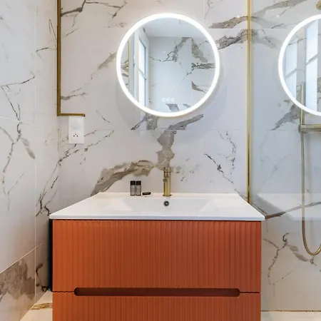 Charm And Standing With 2 Bedrooms Close To Trocadero Lägenhet